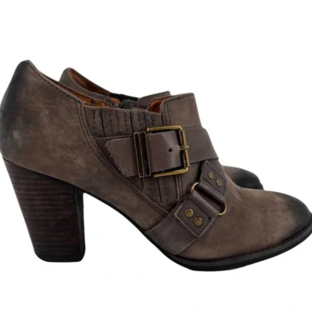 Clark’s leather shoes booties distressed buckle heel in good condition